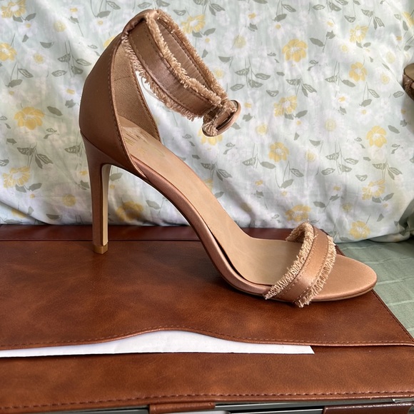 MIX NO. 6 high heels Size 8. Cream color - Picture 3 of 6